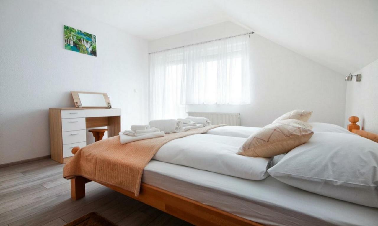 Apartment Josipa Селище Дрежницько Екстер'єр фото