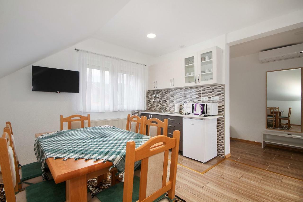 Apartment Josipa Селище Дрежницько Екстер'єр фото