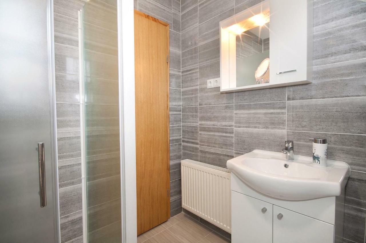 Apartment Josipa Селище Дрежницько Екстер'єр фото